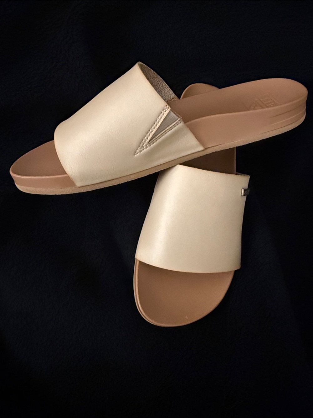 Reef Cushion Scout Slides | Size 8 | Summer Essential - Picture 3 of 11